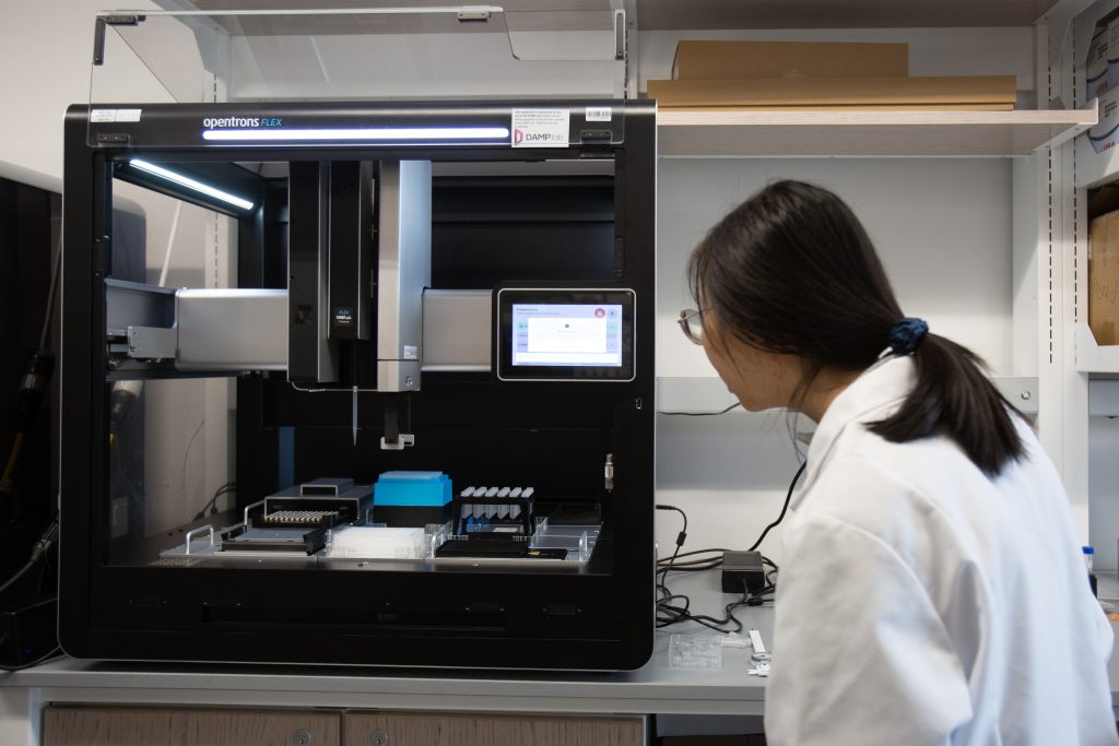 自動移液工作站的工作原理是什么？